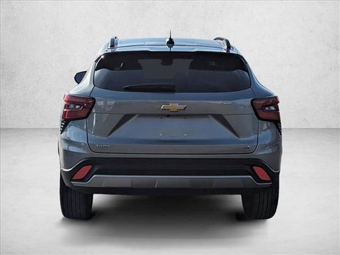 Used 2024 Chevrolet Trax LT w/ LT Convenience Package image 7