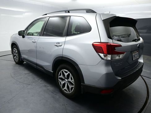 Used 2019 Subaru Forester Premium w/ All-Weather Package AWD/4WD image 13