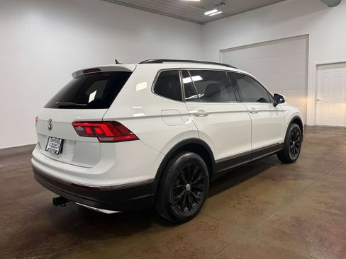Used 2018 Volkswagen Tiguan SE w/ Panoramic Sunroof Package AWD/4WD image 34