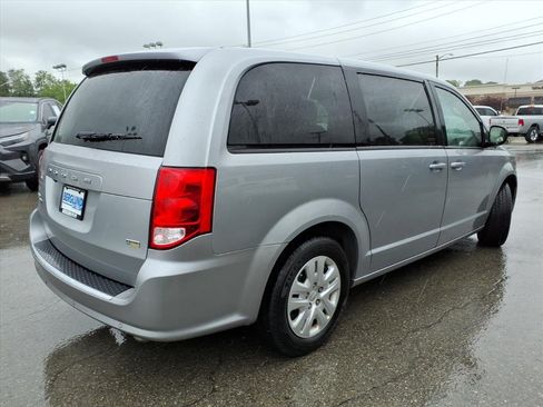 Used 2018 Dodge Grand Caravan SE w/ UConnect Hands-Free Group FWD image 4