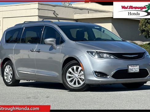 Used 2018 Chrysler Pacifica Touring-L image 1