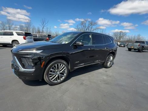 Used 2025 Buick Enclave Avenir AWD/4WD image 4