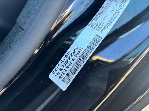 Used 2025 Chrysler Pacifica Select image 32