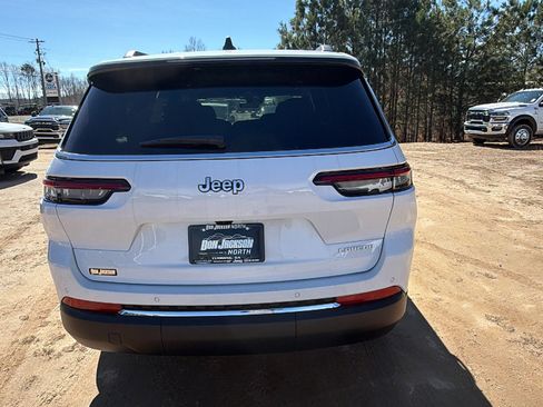 New 2026 Jeep Grand Cherokee L Laredo image 9