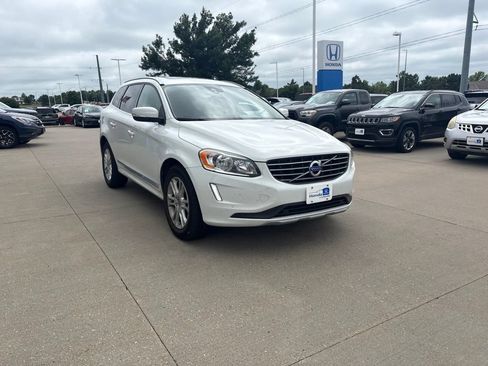 Used 2016 Volvo XC60 T6 w/ Proximity Package AWD/4WD image 3