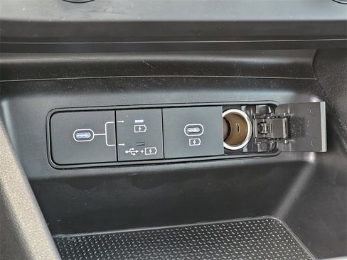 Certified 2025 Hyundai Santa Cruz SE image 19