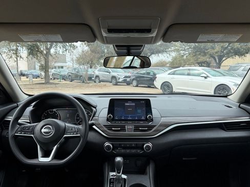 Used 2025 Nissan Altima 2.5 SV image 34