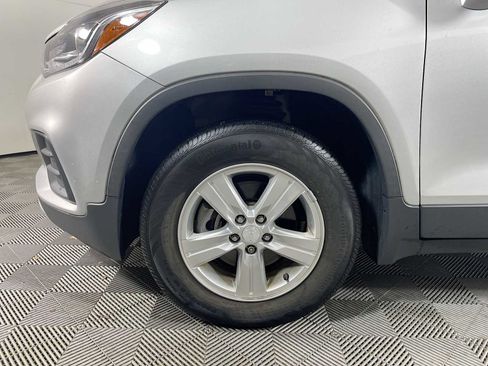 Used 2019 Chevrolet Trax LT w/ LT Convenience Package image 27