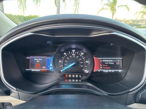 Used 2020 Ford Fusion SE image 25