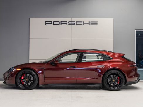 Used 2023 Porsche Taycan GTS image 2