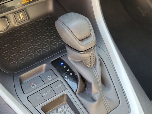 Used 2025 Toyota RAV4 LE image 27