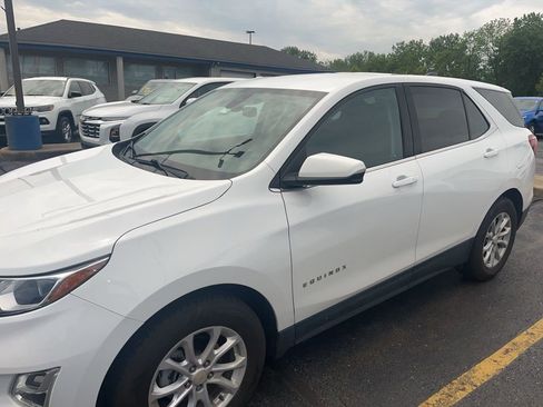 Used 2019 Chevrolet Equinox LT w/ Driver Convenience Package FWD image 3