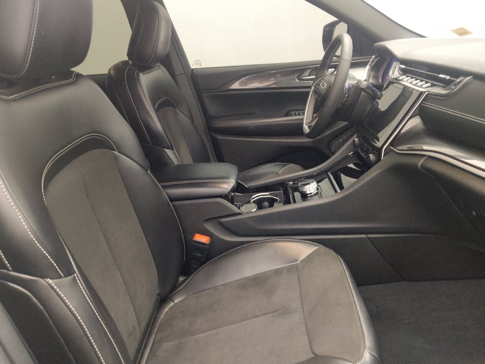 Used 2023 Jeep Grand Cherokee Altitude RWD image 21