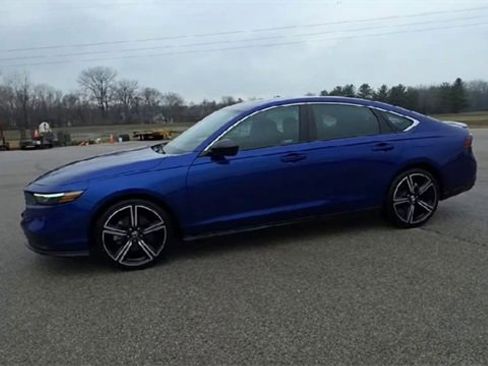 Used 2023 Honda Accord Sport image 4