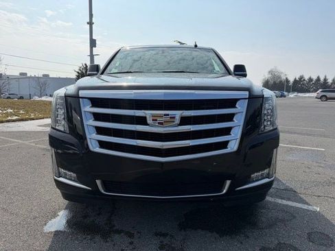 Used 2019 Cadillac Escalade Luxury w/ LPO, Radiant Package image 11