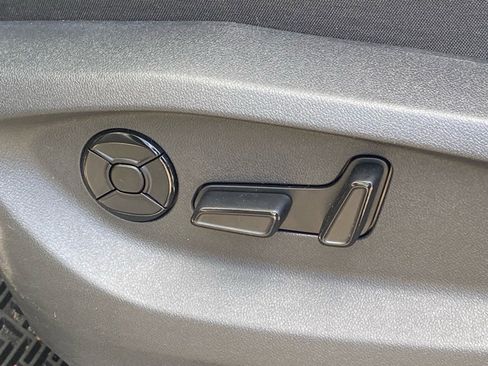 Used 2025 Volkswagen Tiguan SE AWD/4WD image 10