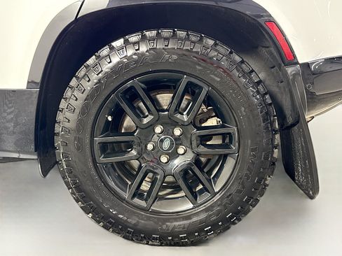 Used 2021 Land Rover Defender 110 X-Dynamic SE AWD/4WD image 30