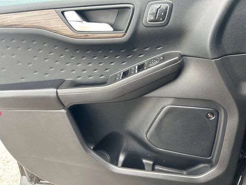 Used 2020 Ford Escape Titanium image 11