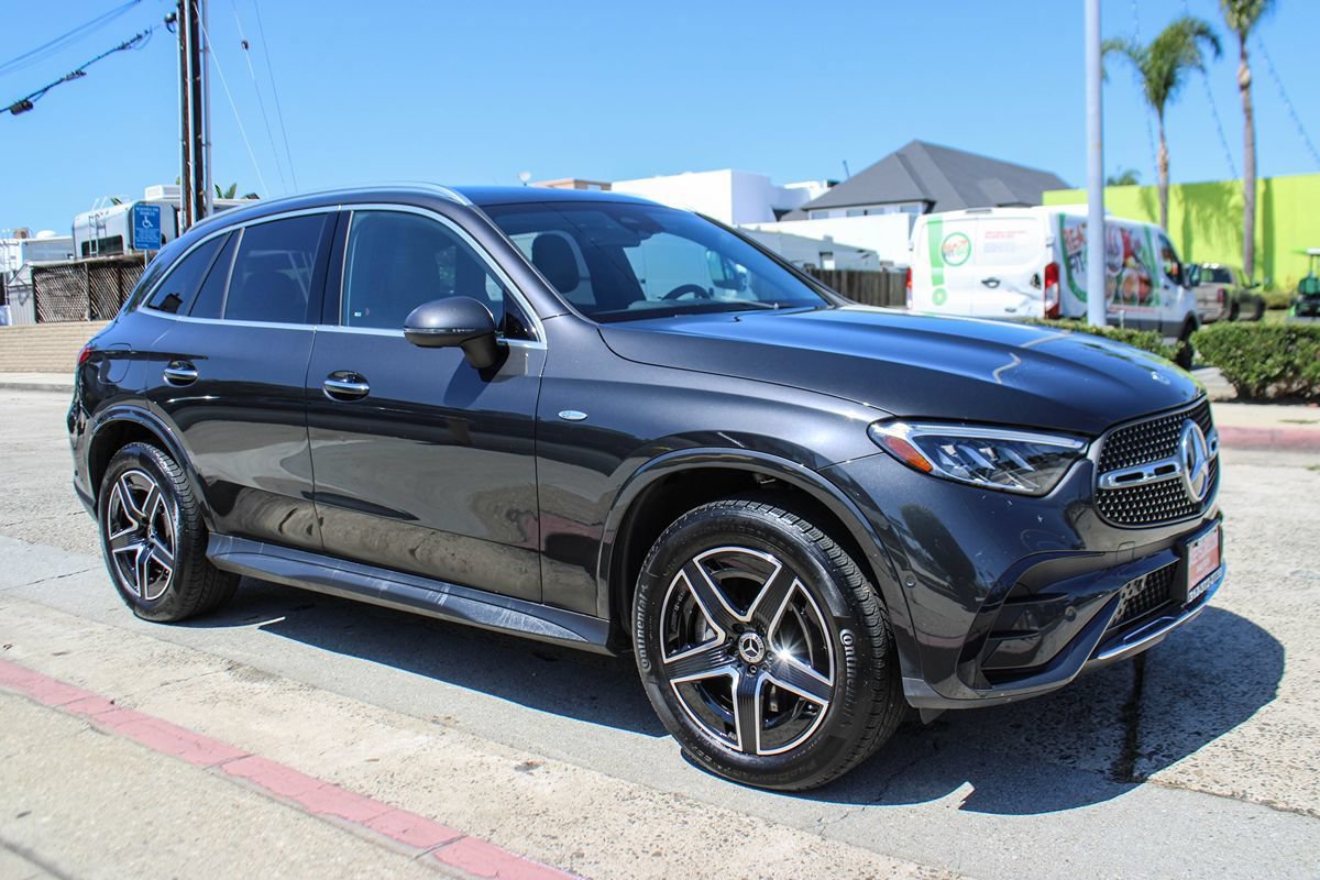Used 2025 Mercedes-Benz GLC 350e 4MATIC image 8