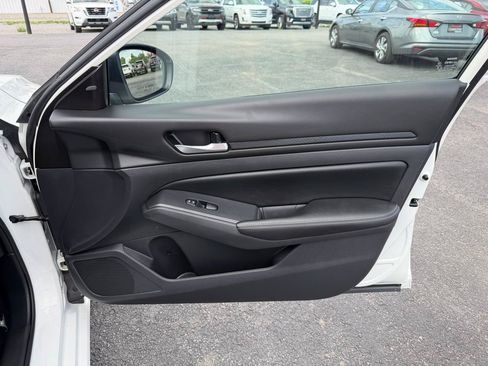 Used 2025 Nissan Altima 2.5 SV AWD/4WD image 19