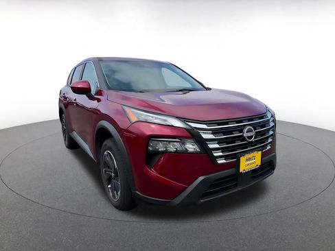 Used 2025 Nissan Rogue SV AWD/4WD image 3