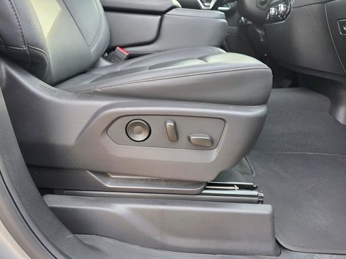 Used 2024 GMC Sierra 1500 SLT image 14