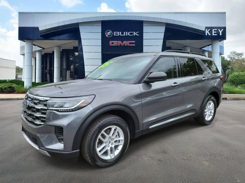 Used 2025 Ford Explorer Active RWD image 2