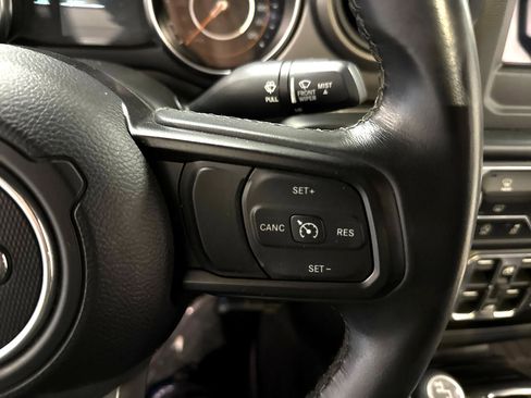 Used 2022 Jeep Gladiator Sport image 13