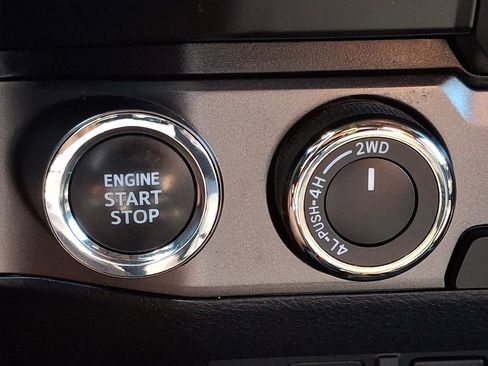 Used 2022 Toyota Tacoma TRD Off-Road AWD/4WD image 31
