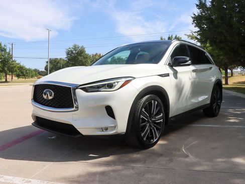 Used 2021 INFINITI QX50 Luxe w/ Appearance Package AWD/4WD image 3