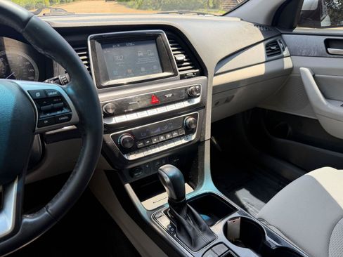 Used 2019 Hyundai Sonata FWD image 11