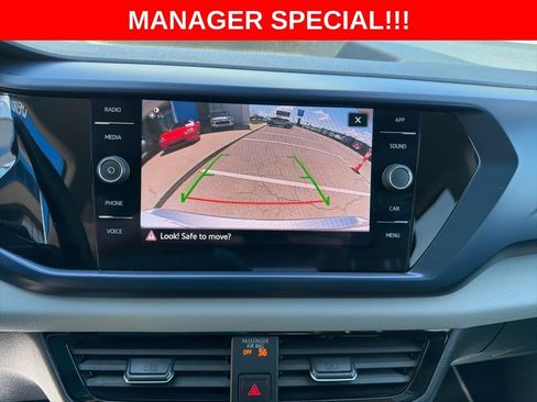 Used 2023 Volkswagen Taos SE w/ Panoramic Sunroof Package AWD/4WD image 27
