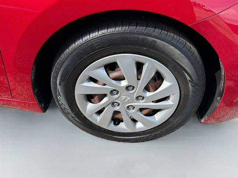 Used 2020 Hyundai Elantra SE FWD image 9