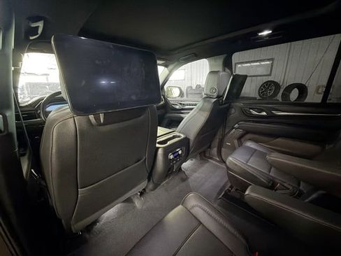 Used 2024 GMC Yukon XL Denali w/ Denali Reserve Package AWD/4WD image 9