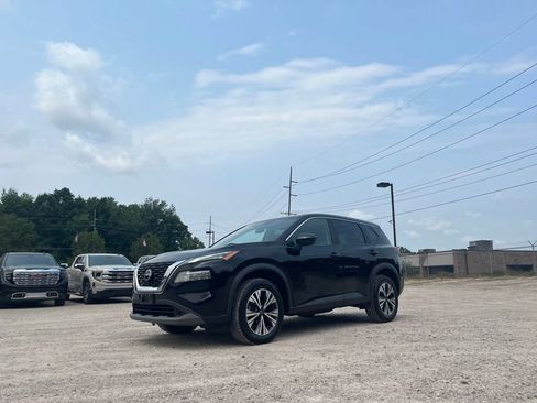 Used 2023 Nissan Rogue SV AWD/4WD image 2