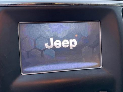 Used 2018 Jeep Grand Cherokee Laredo image 14