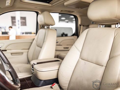 Used 2010 Cadillac Escalade 2WD Hybrid image 19