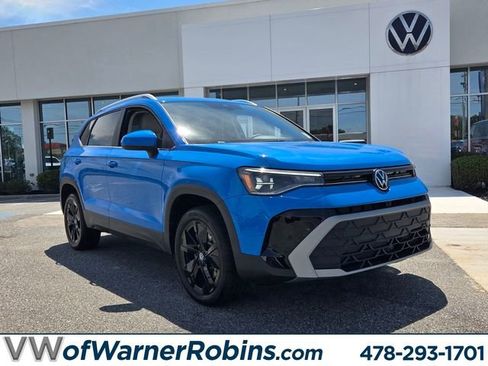 New 2026 Volkswagen Taos SE image 1