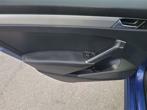 Used 2017 Volkswagen Passat 1.8T S image 11