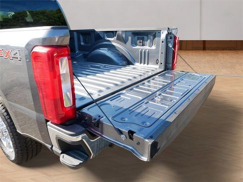 Used 2025 Ford F250 XLT w/ FX4 Off-Road Package image 16