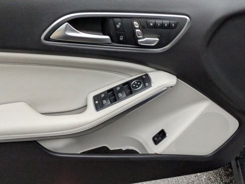 Used 2019 Mercedes-Benz GLA 250 image 13