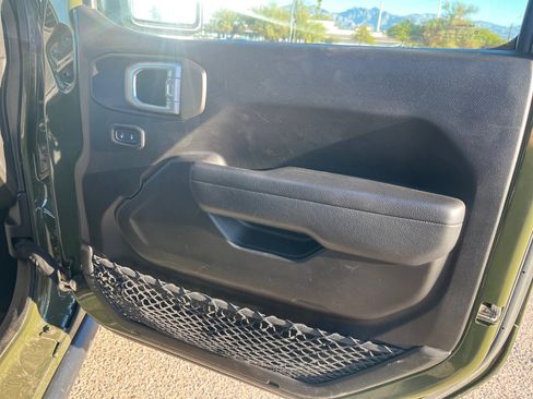 Used 2023 Jeep Wrangler Rubicon image 18