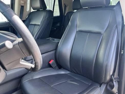 Used 2023 Ford Expedition XLT AWD/4WD image 11