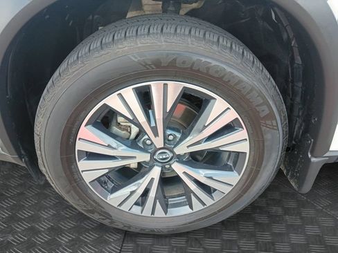 Used 2022 Nissan Rogue SV FWD image 23