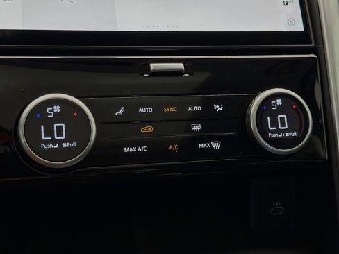 Used 2024 Land Rover Discovery S AWD/4WD image 10