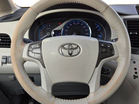 Used 2013 Toyota Sienna XLE w/ Entertainment Pkg FWD image 20