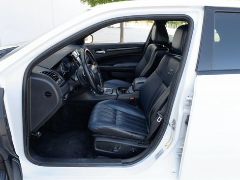 Used 2016 Chrysler 300 S RWD image 4
