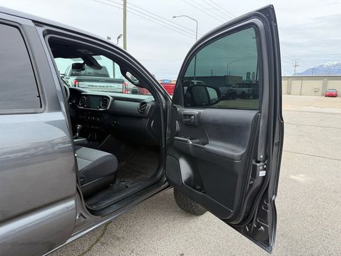 Used 2022 Toyota Tacoma TRD Off-Road image 26