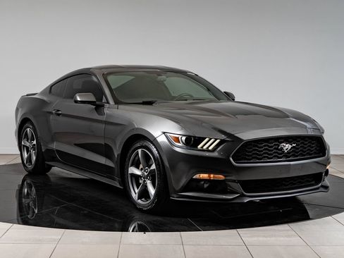 Used 2017 Ford Mustang Coupe RWD image 12