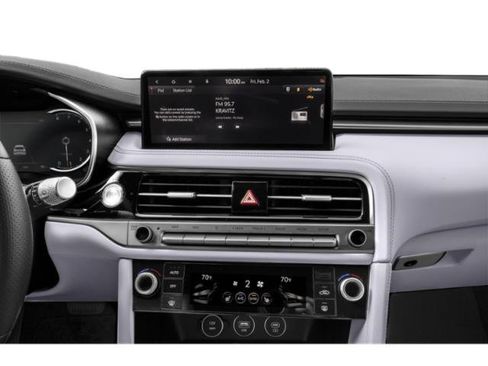 Used 2025 Genesis G70 2.5T image 34